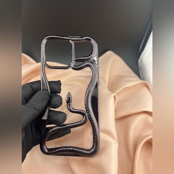 Sleek Black Snake Design IPhone 16 pro max Case - Picture 3 of 5